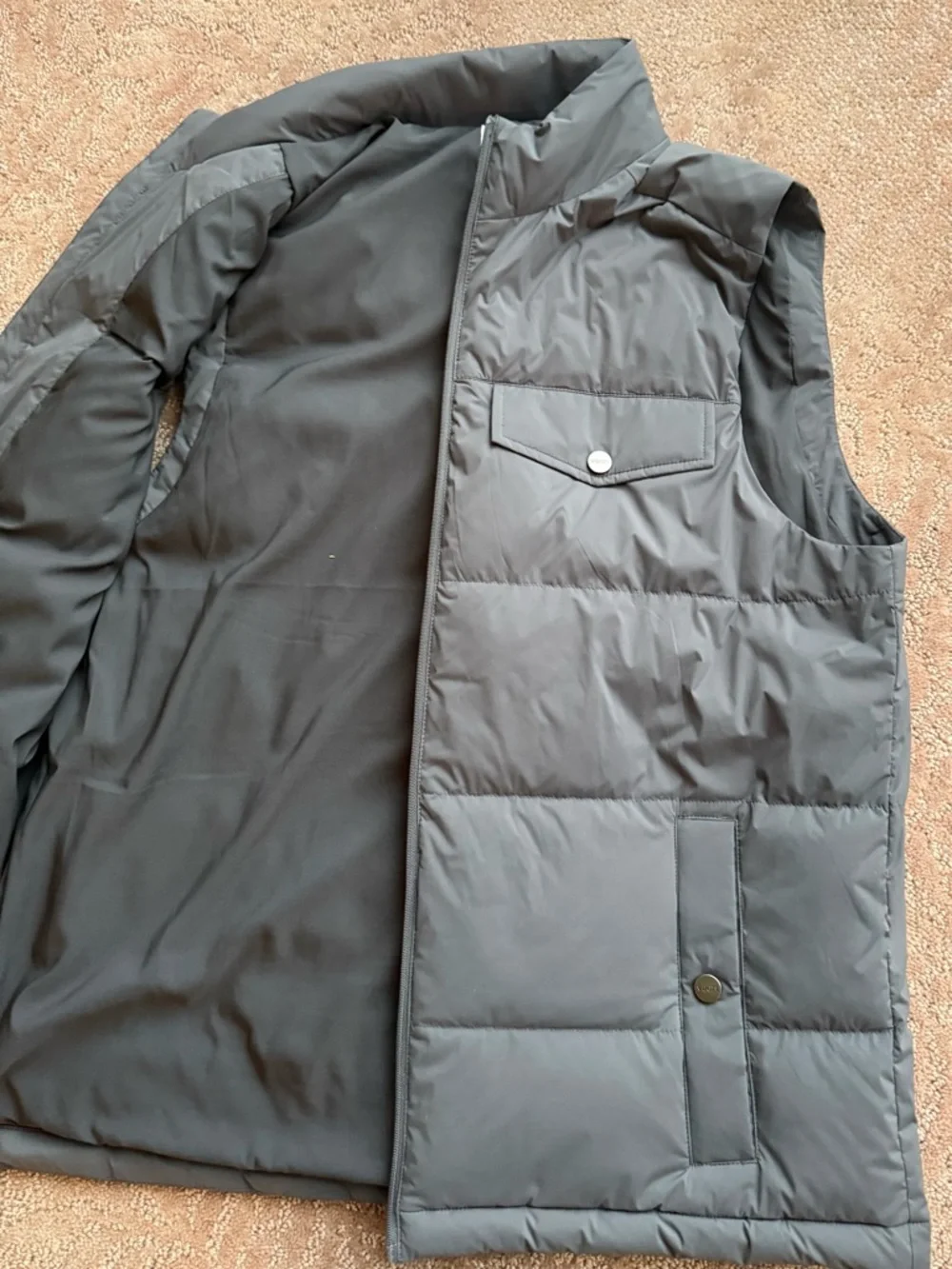 Vuori Men's Echo Quilted Charcoal Vest - Picture 3 of 3